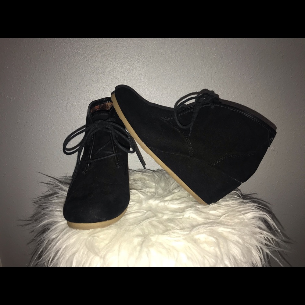 Black booties/wedges